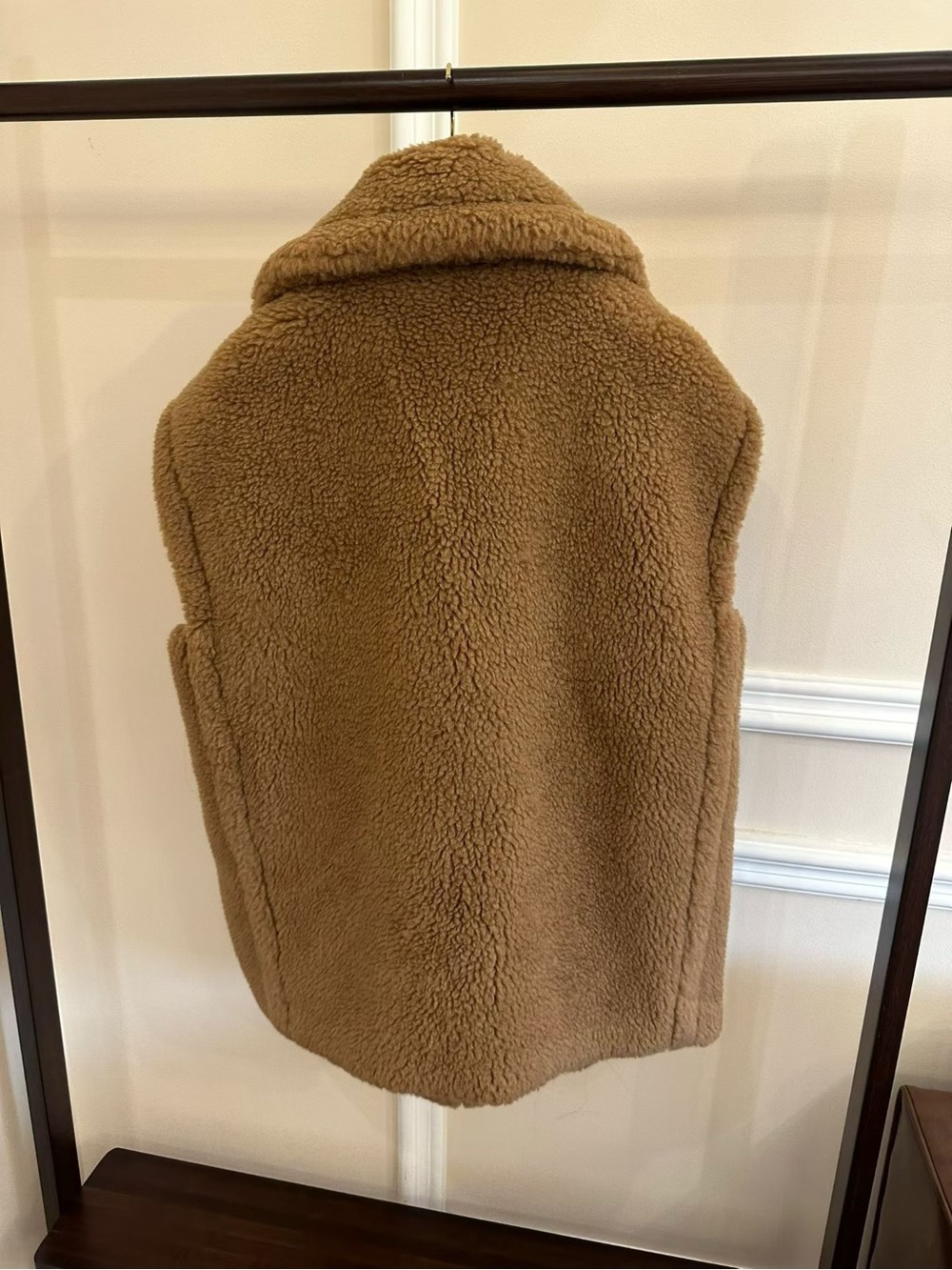 🚩steal MaxMara Camel Shearling Teddy Vest - Picture 2 of 5